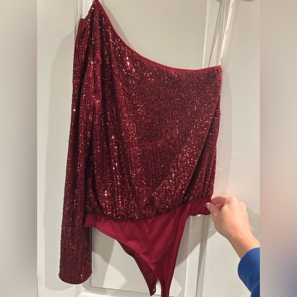 Brand new with tags!!! Lulus Sparkly Red Bodysuit - Picture 5 of 7